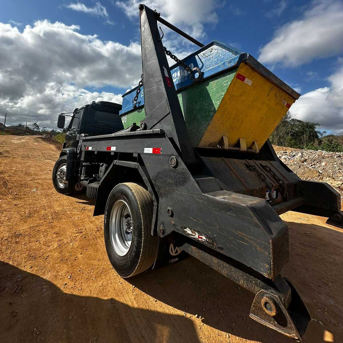 Caçamba para Limpeza de Terreno